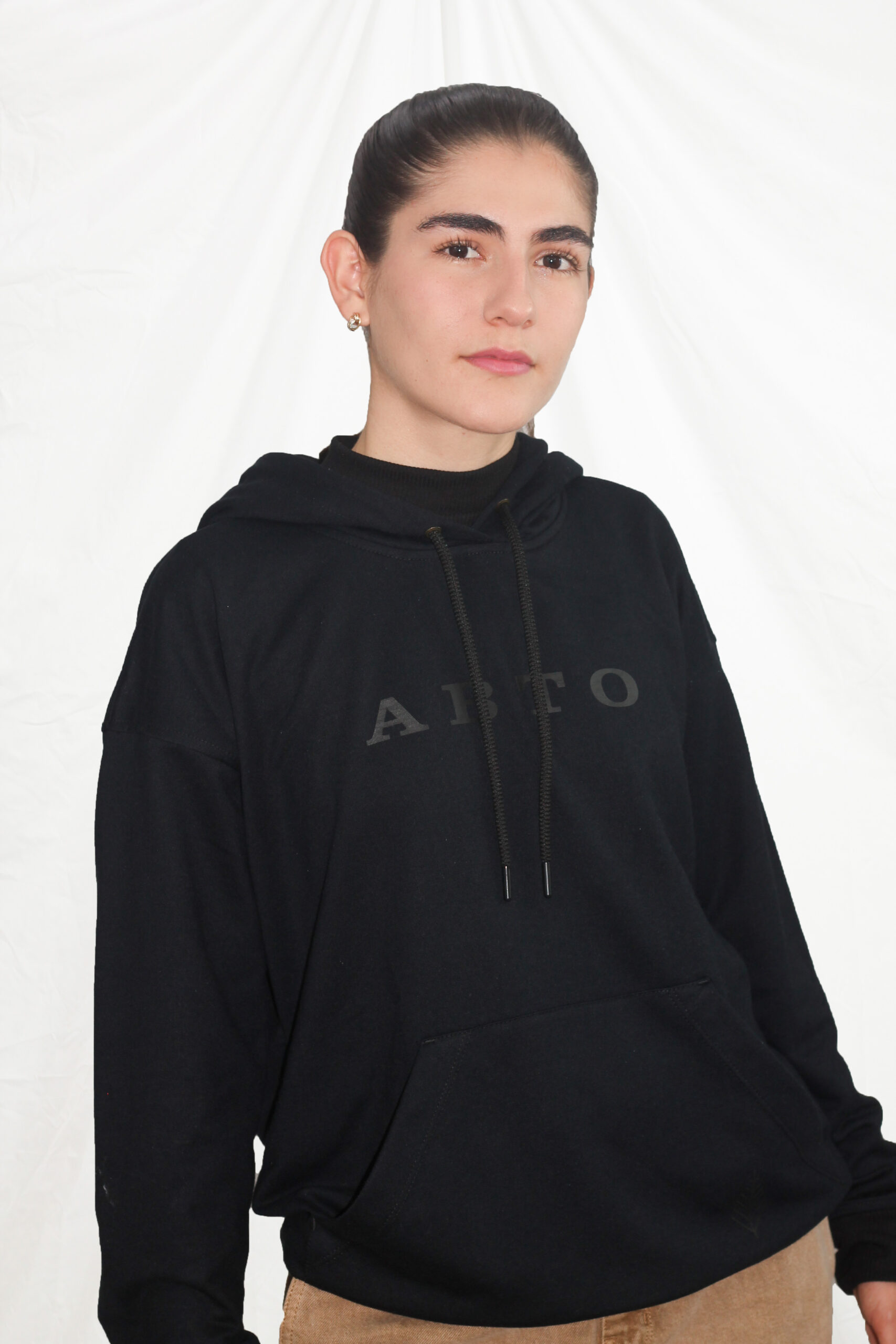 HOODIE MUJER KIM NEGRO - Imagen 3